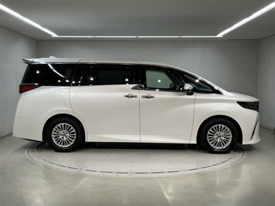 2025 Toyota ALPHARD — фото 3