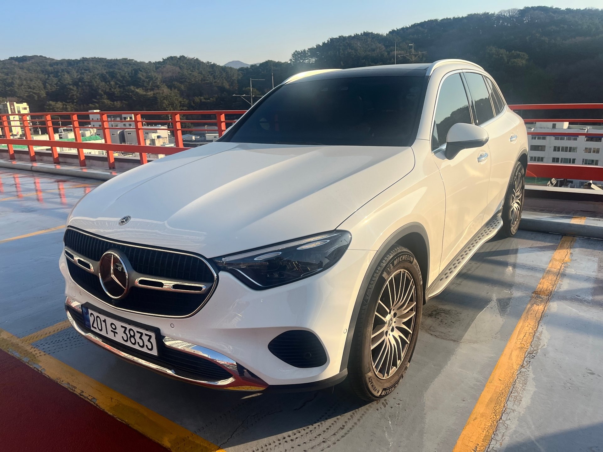 MERCEDES-BENZ GLC - View 1
