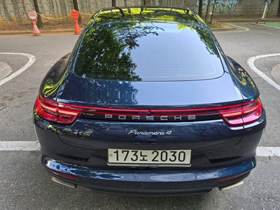 PORSCHE PANAMERA - 4