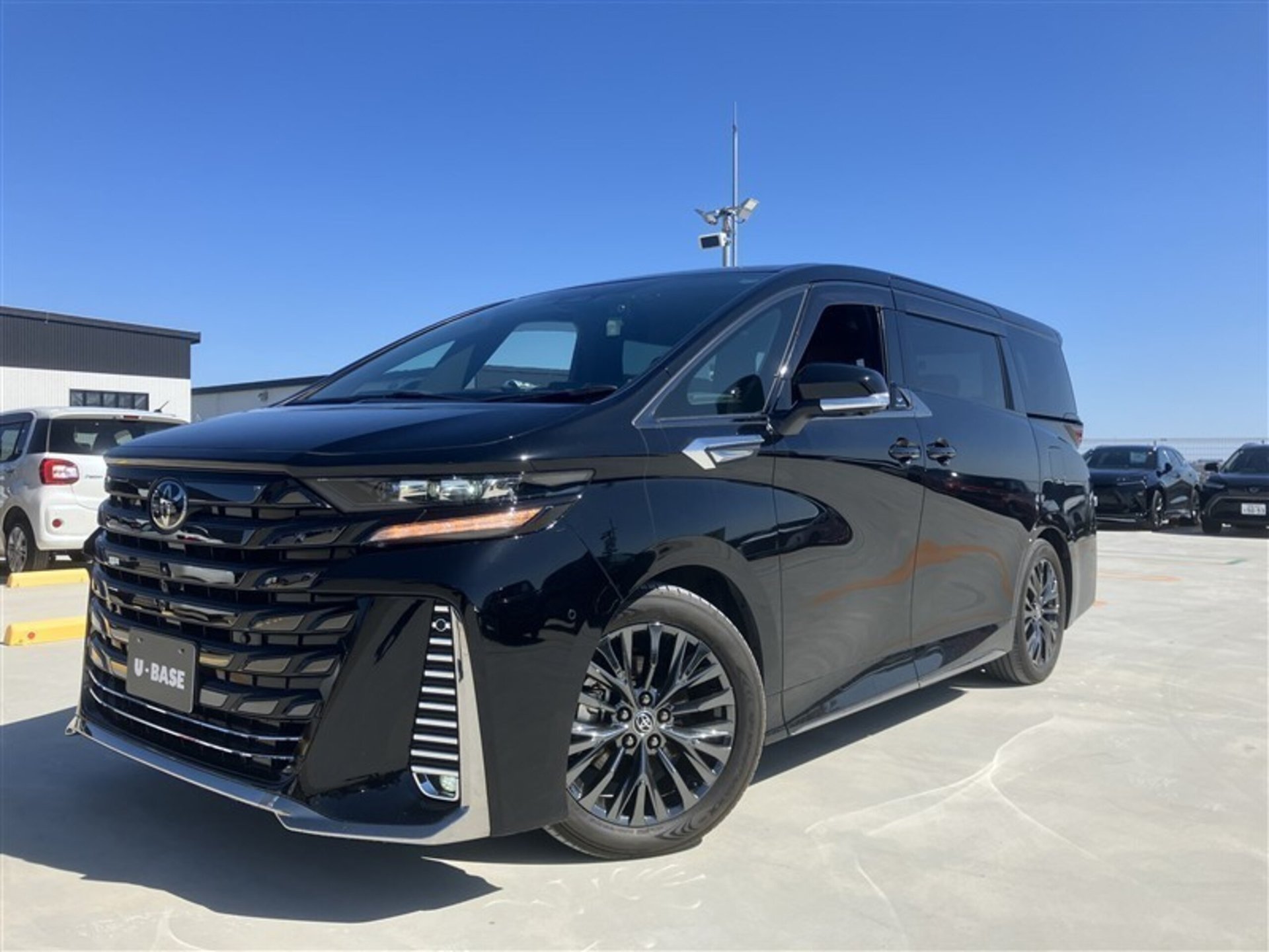 TOYOTA VELLFIRE - View 1