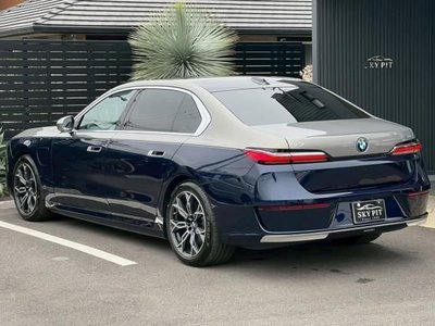 BMW I7 - 8