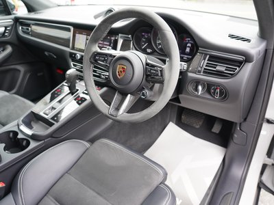 2023 Porsche MACAN thumbnail 11