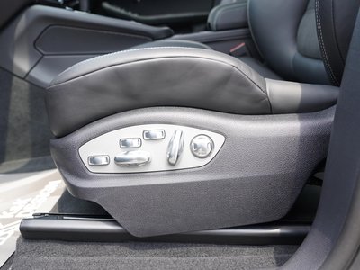 2023 Porsche MACAN thumbnail 20