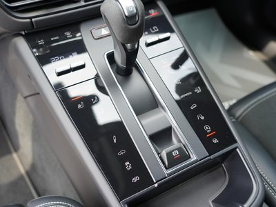 2023 Porsche MACAN thumbnail 30