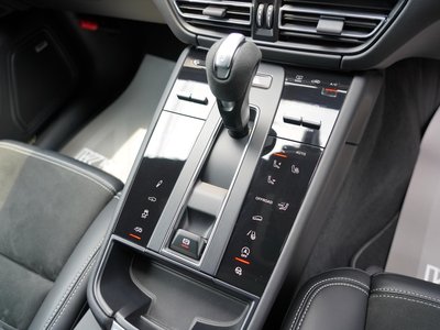 2023 Porsche MACAN thumbnail 29