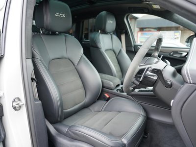 2023 Porsche MACAN thumbnail 12