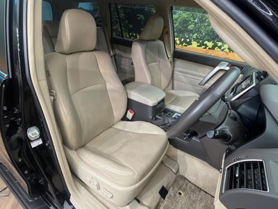 TOYOTA LAND CRUISER PRADO - 8