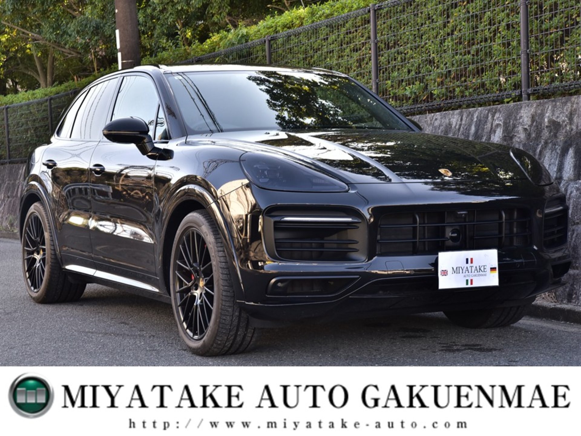 PORSCHE CAYENNE - View 1