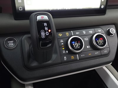 LAND ROVER DEFENDER - 9