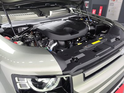 LAND ROVER DEFENDER - 7