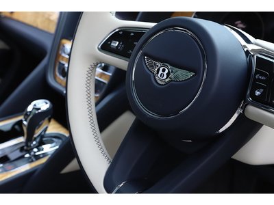 2021 Bentley BENTAYGA thumbnail 49
