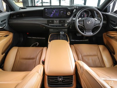 صورة مصغرة 7 لـ 2021 LEXUS LS