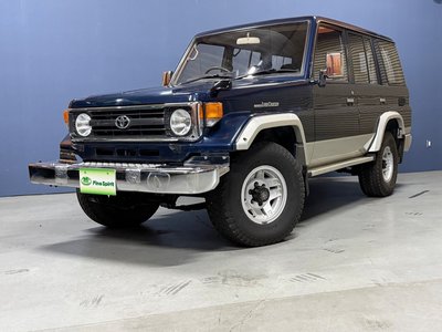 TOYOTA LAND CRUISER 70 - 1