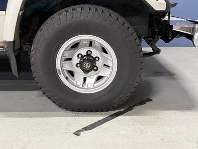 TOYOTA LAND CRUISER 70 - 8