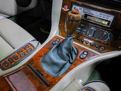 ASTON MARTIN VANTAGE - 8