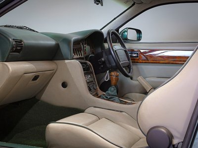 ASTON MARTIN VANTAGE - 4