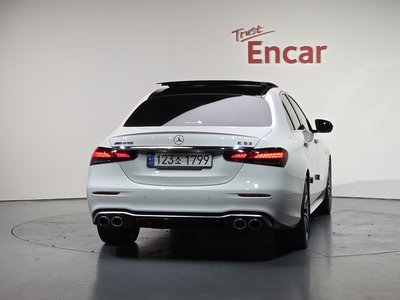 MERCEDES-BENZ E-CLASS - 4