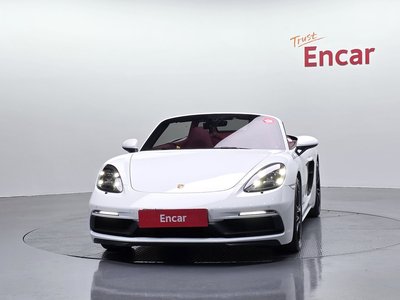 2024 Porsche 718 photo 2