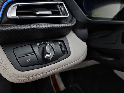 2016 BMW I8 — миниатюра 24