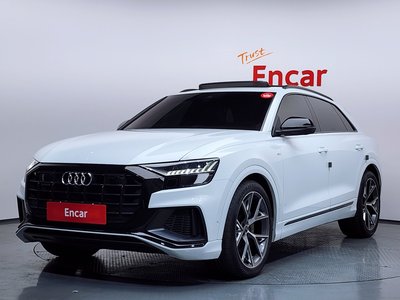 AUDI Q8 - 1