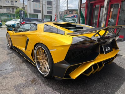 LAMBORGHINI AVENTADOR - 4
