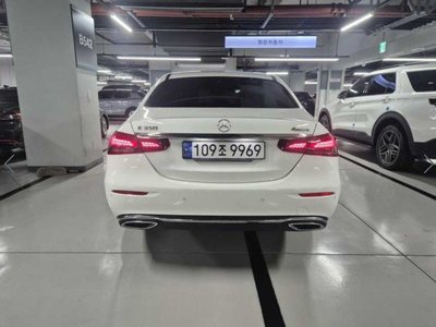 MERCEDES-BENZ E-CLASS - 2