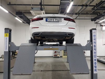 MERCEDES-BENZ E-CLASS - 4