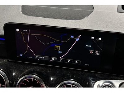 MERCEDES-BENZ GLB - 9