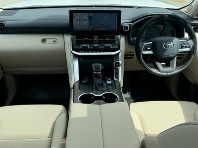 TOYOTA LAND CRUISER 300 - 10