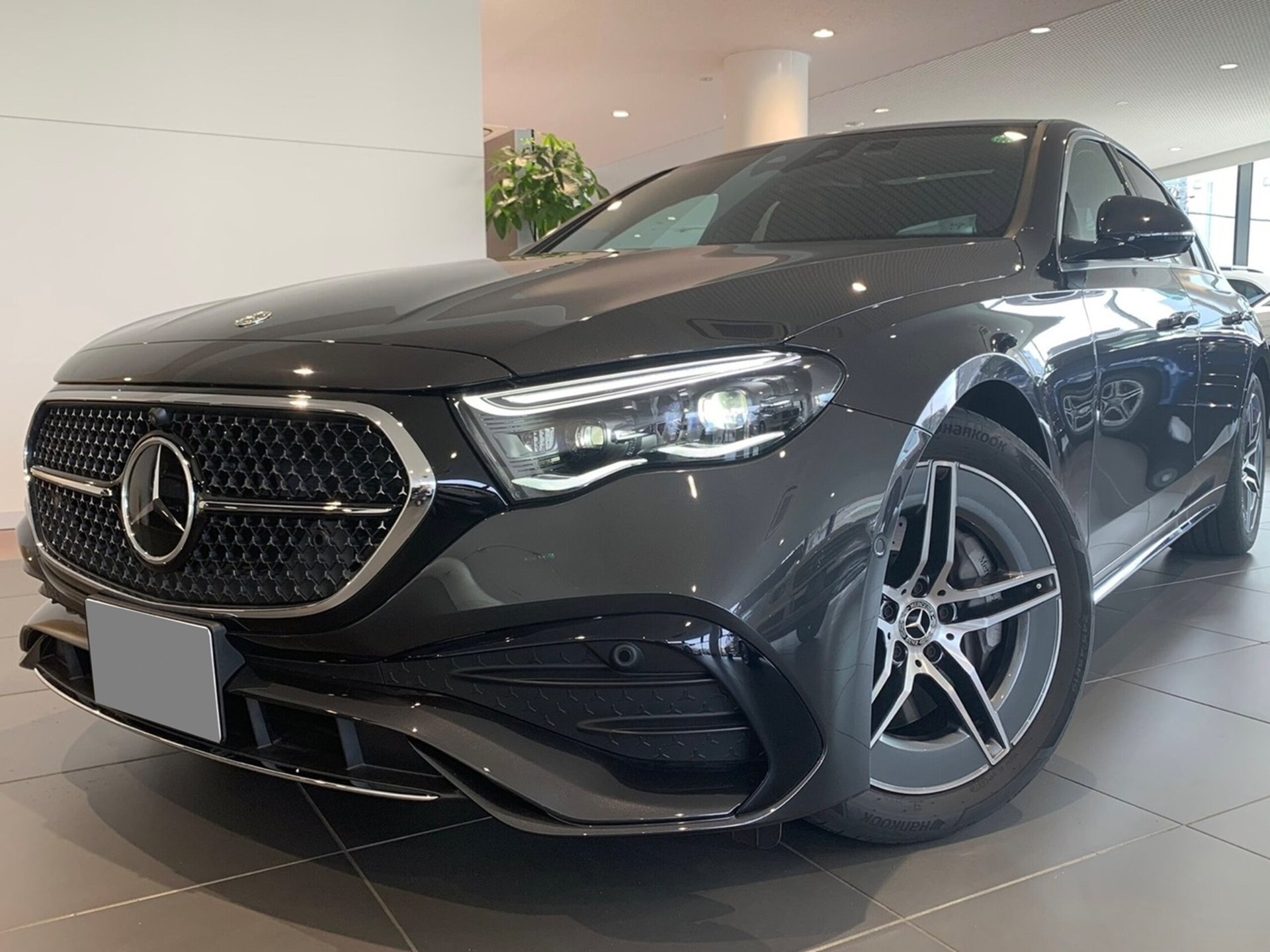 MERCEDES-BENZ E-CLASS - View 1