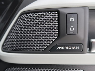 LAND ROVER DEFENDER - 5