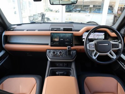 LAND ROVER DEFENDER - 2