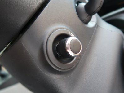 LAND ROVER DEFENDER - 9