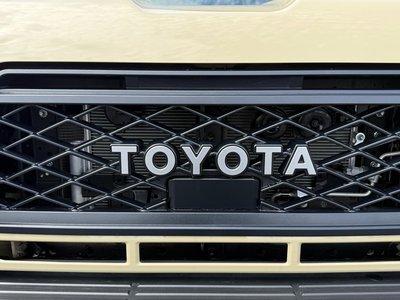 TOYOTA LAND CRUISER 70 - 9