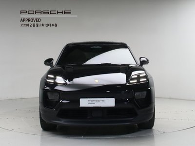 2025 Porsche MACAN photo 2