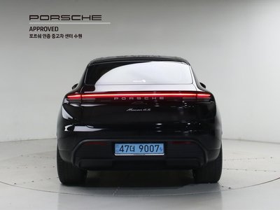 2025 Porsche MACAN photo 3