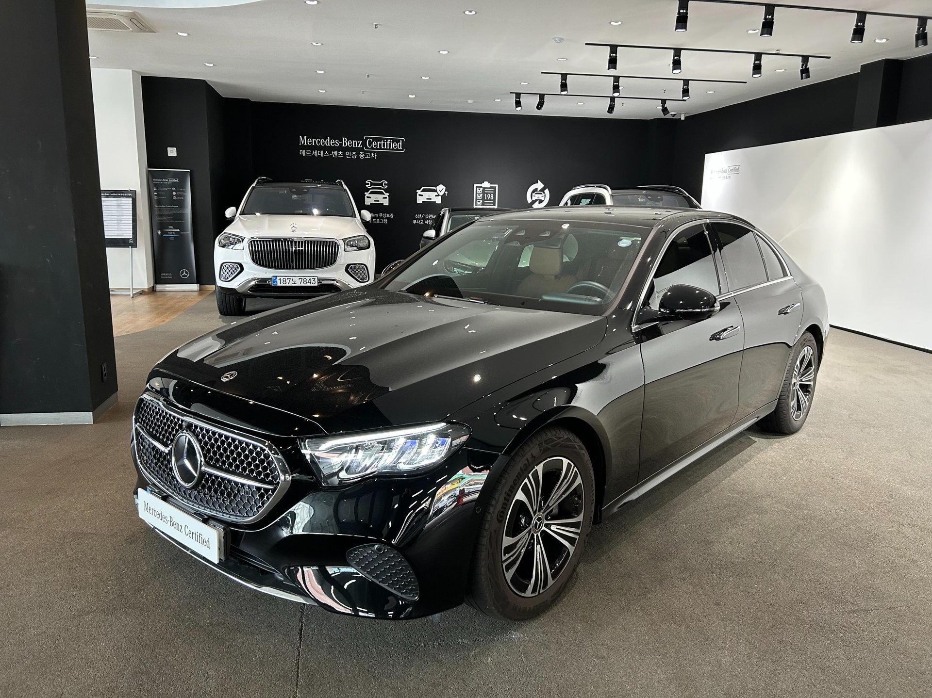 MERCEDES-BENZ E-CLASS - View 1