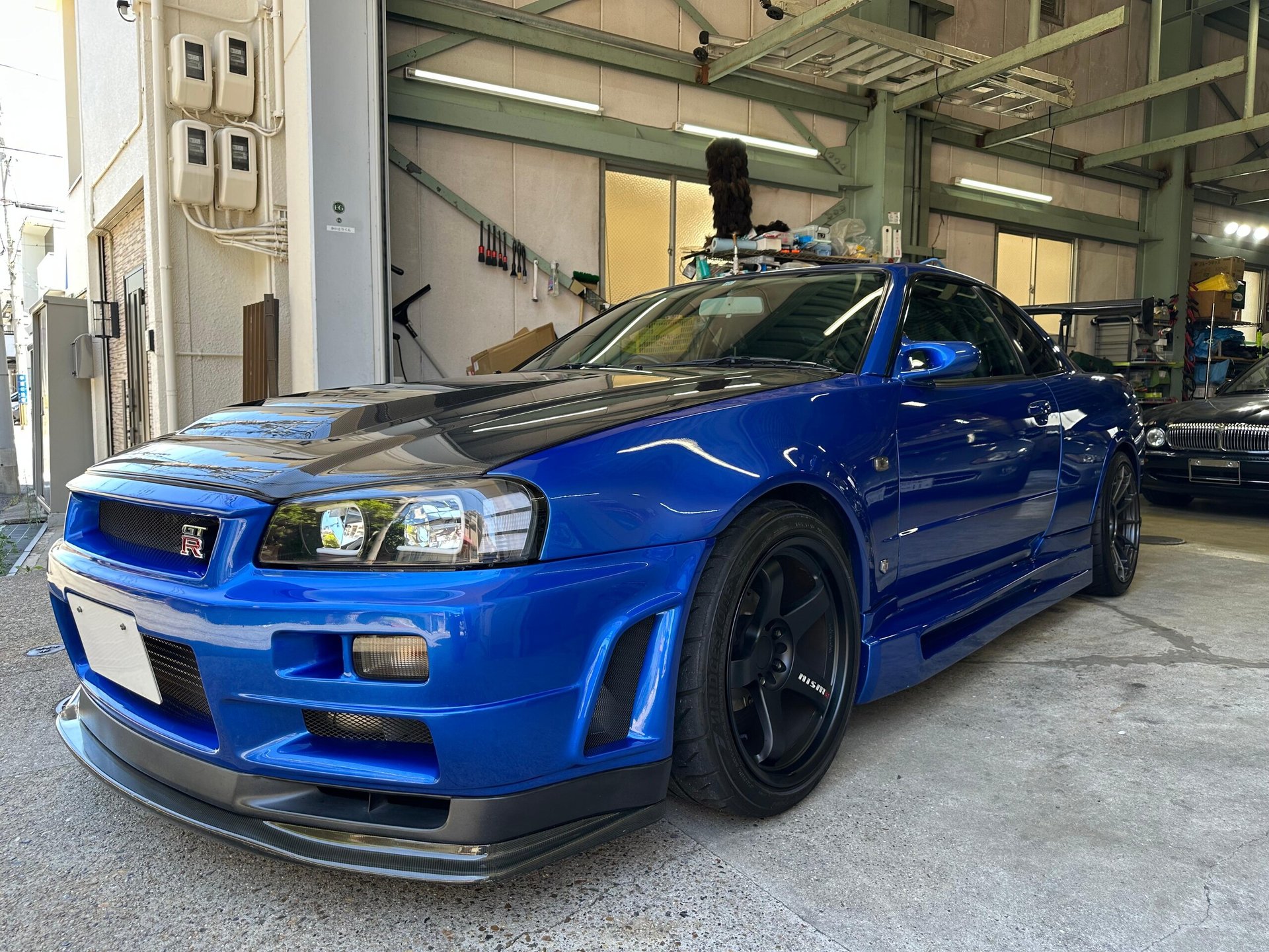 NISSAN SKYLINE GT-R - View 1