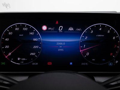 2025 Mercedes-BENZ GLC photo 8