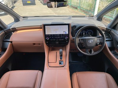 2025 Toyota VELLFIRE photo 3