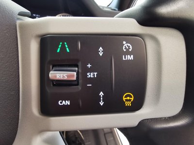 LAND ROVER DEFENDER - 10