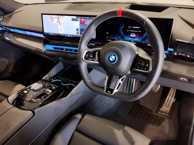 2025 BMW I5 TOURING thumbnail 11