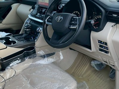 TOYOTA LAND CRUISER 300 - 6