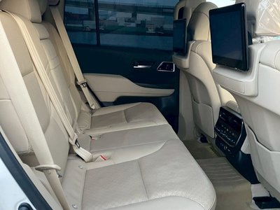 TOYOTA LAND CRUISER 300 - 8