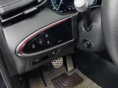 2021 Genesis GV70 thumbnail 18