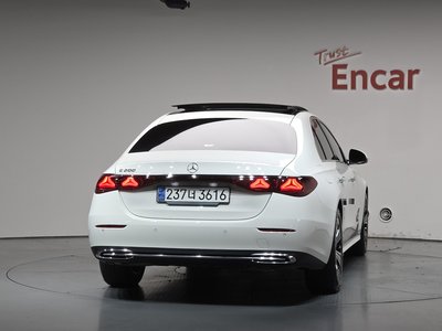 صورة 4 لـ 2024 Mercedes-BENZ E-CLASS