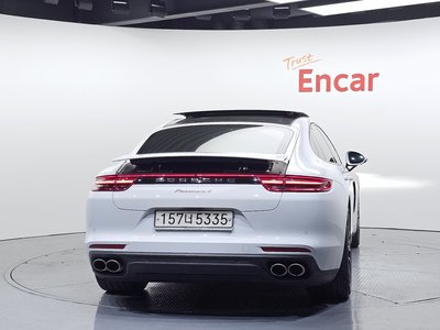 PORSCHE PANAMERA - 4