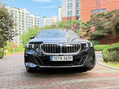 2024 BMW 5 SERIES 照片 2