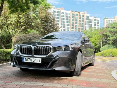 2024 BMW 5 SERIES 照片 1