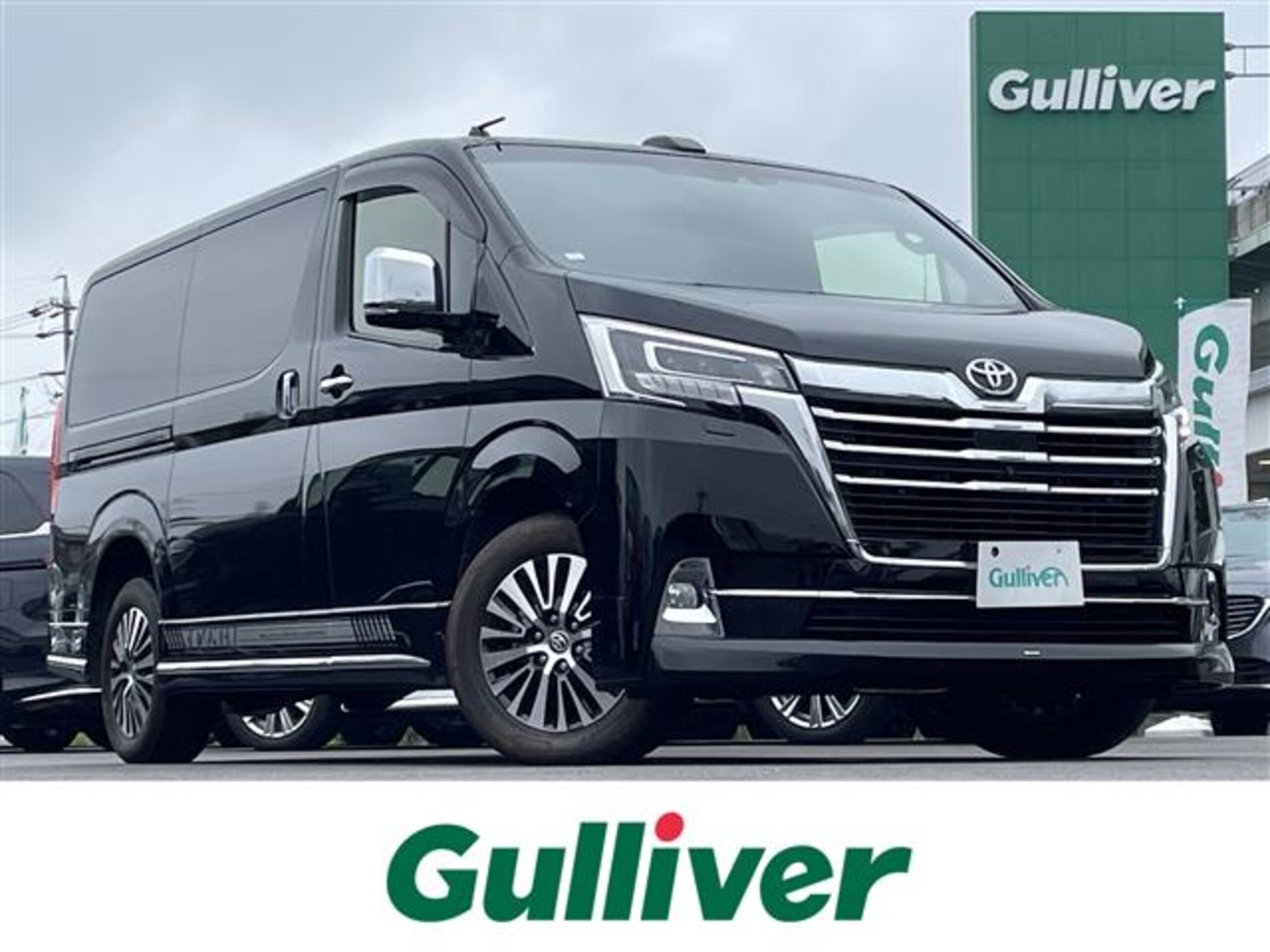 TOYOTA GRAND ACE - View 1